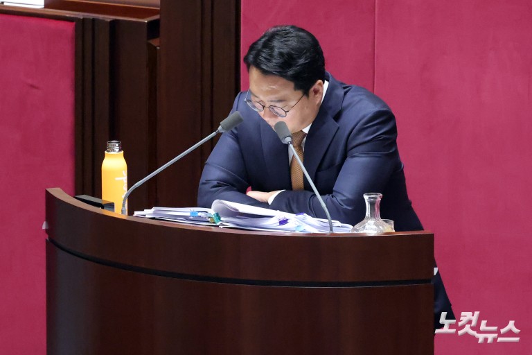 무제한 토론 이어가는 천하람 원내대표