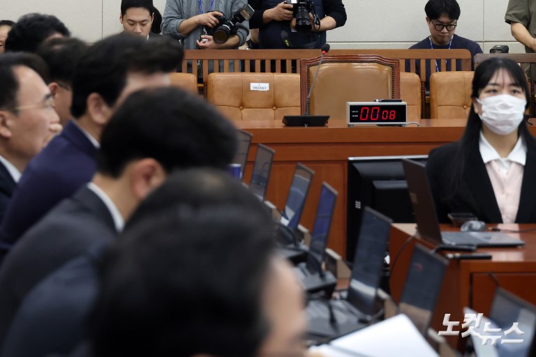 이혜훈 인사청문회 시작도 못하고 정회