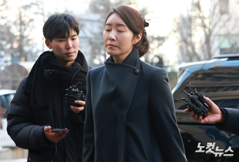 '1억원 공천헌금 의혹' 강선우 경찰 출석