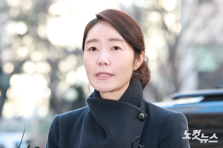 '1억원 공천헌금 의혹' 강선우 경찰 출석