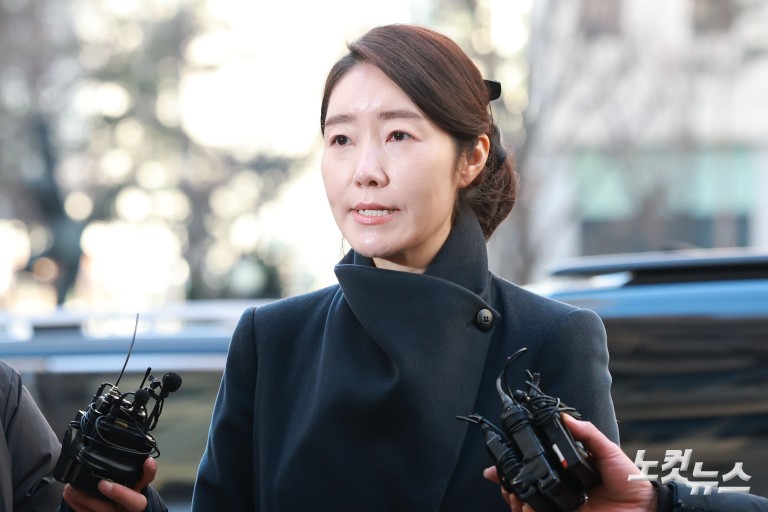 '1억원 공천헌금 의혹' 강선우 경찰 출석