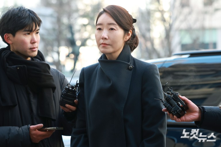 '1억원 공천헌금 의혹' 강선우 경찰 출석