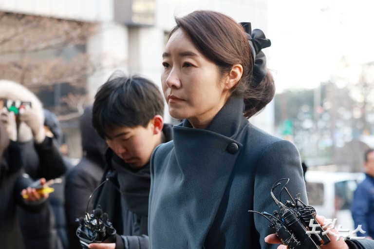 '1억원 공천헌금 의혹' 강선우 경찰 출석