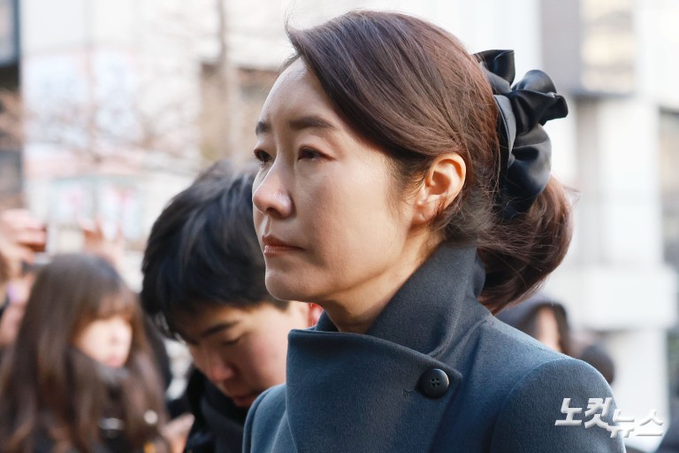 '1억원 공천헌금 의혹' 강선우 경찰 출석