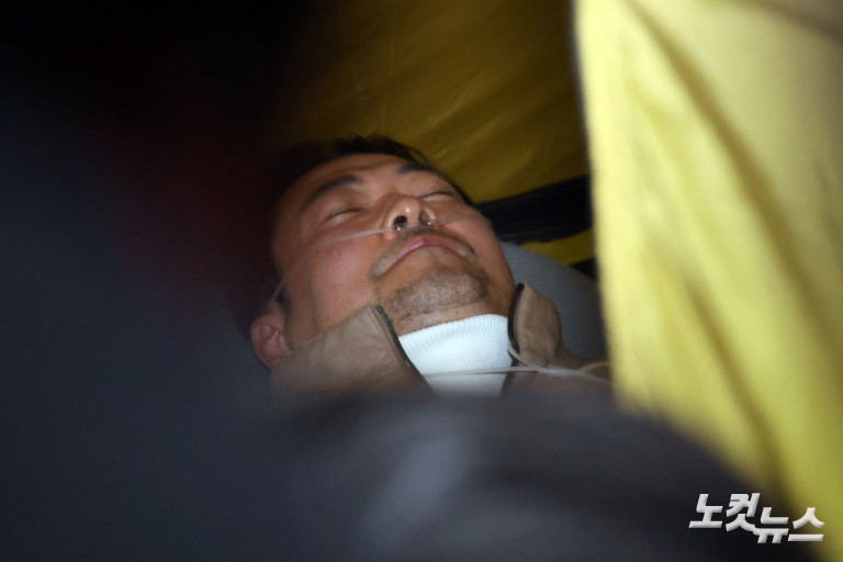 단식 농성중인 장동혁 대표 찾은 이준석 대표