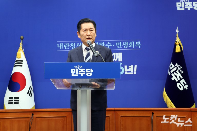 민주당 정청래 대표, 조국혁신당에 합당 제안