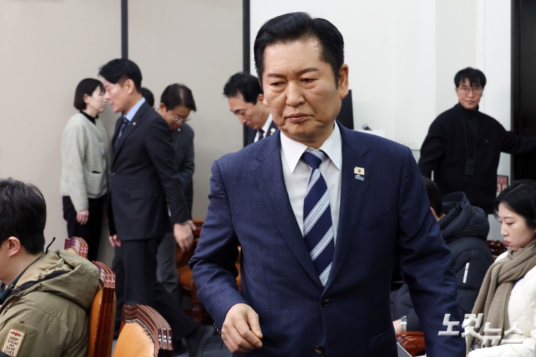 민주당 정청래 대표, 조국혁신당에 합당 제안