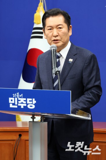 민주당 정청래 대표, 조국혁신당에 합당 제안