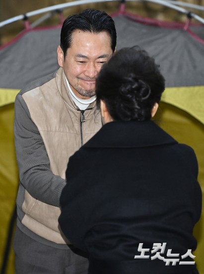 박근혜 전 대통령, 장동혁 대표 단식 농성장 방문