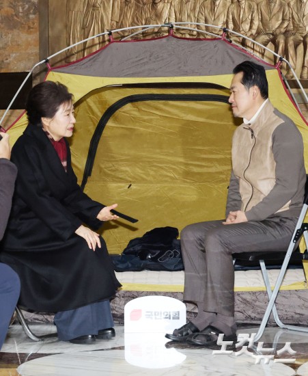 박근혜 전 대통령, 장동혁 대표 단식 농성장 방문