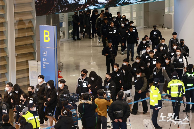 ‘캄보디아 범죄조직’ 73명 강제송환…역대 최대 규모