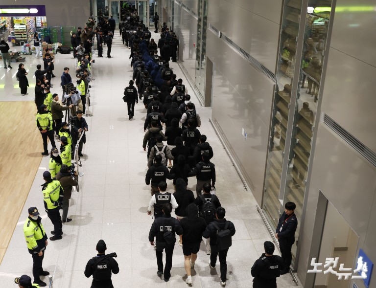 ‘캄보디아 범죄조직’ 73명 강제송환…역대 최대 규모
