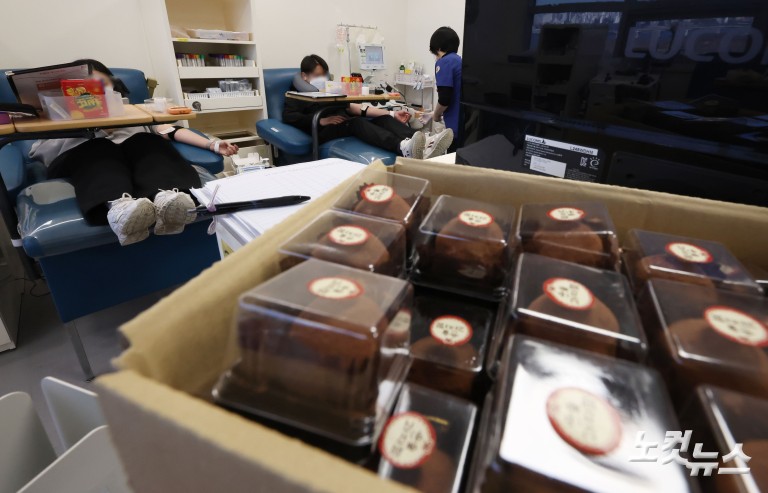 "헌혈하면 두쫀쿠"...헌혈자 2.5배 증가