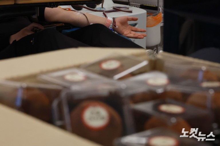 "헌혈하면 두쫀쿠"...헌혈자 2.5배 증가