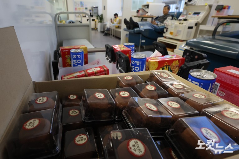 "헌혈하면 두쫀쿠"...헌혈자 2.5배 증가