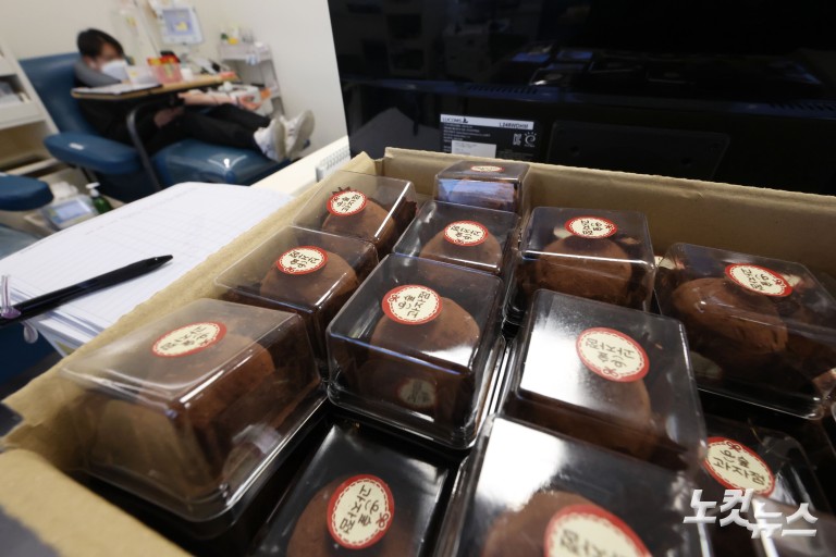 "헌혈하면 두쫀쿠"...헌혈자 2.5배 증가