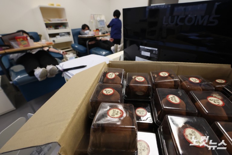 "헌혈하면 두쫀쿠"...헌혈자 2.5배 증가