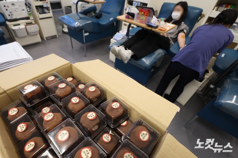 "헌혈하면 두쫀쿠"...헌혈자 2.5배 증가