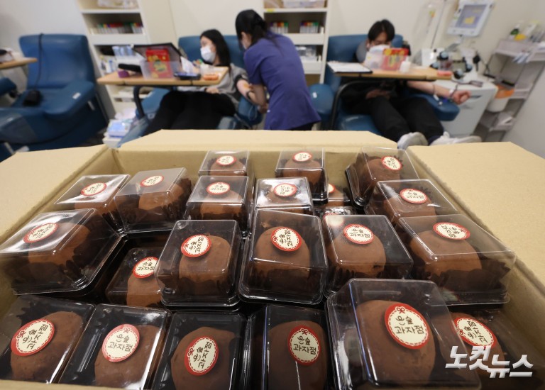 "헌혈하면 두쫀쿠"...헌혈자 2.5배 증가