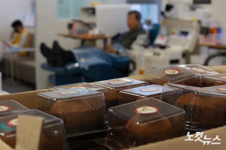 "헌혈하면 두쫀쿠"...헌혈자 2.5배 증가