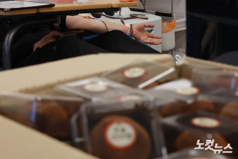 "헌혈하면 두쫀쿠"...헌혈자 2.5배 증가