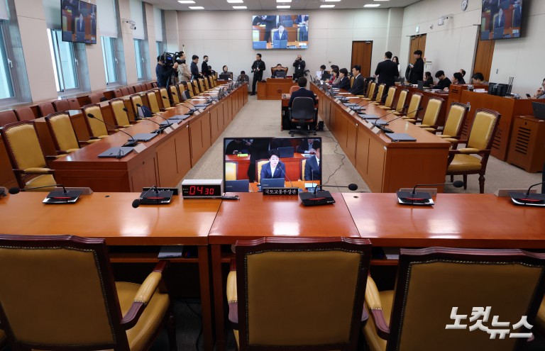 여당 불참한 여객기참사 국조특위 전체회의