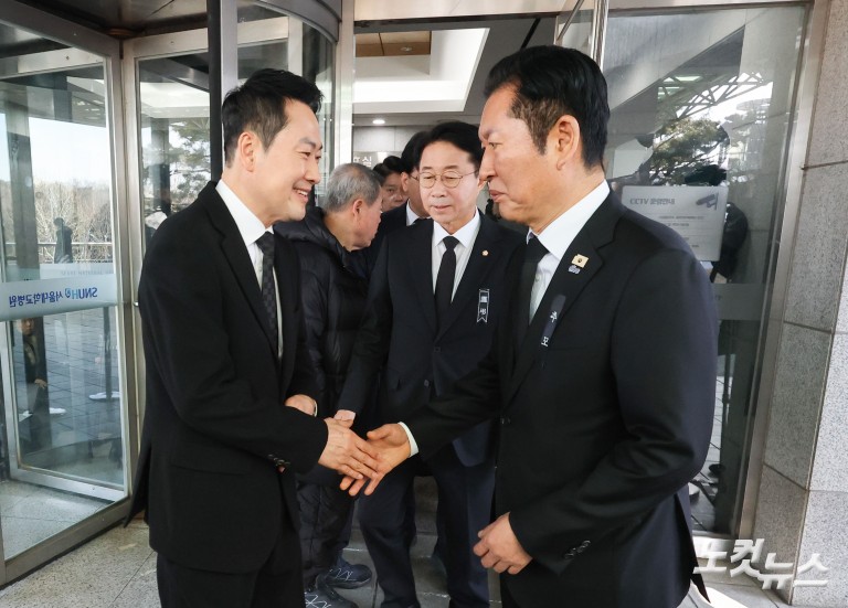 이해찬 빈소 조문한 장동혁