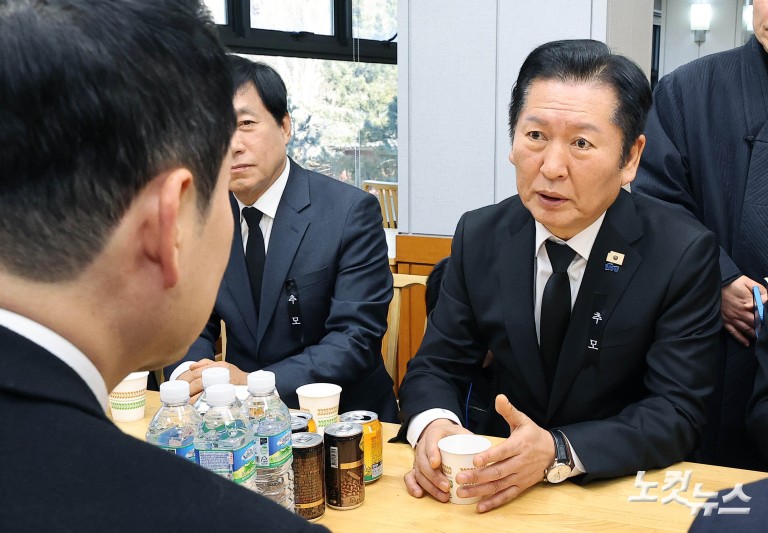 이해찬 빈소 조문한 장동혁