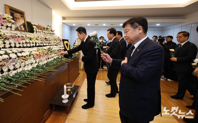 이해찬 빈소 조문한 장동혁