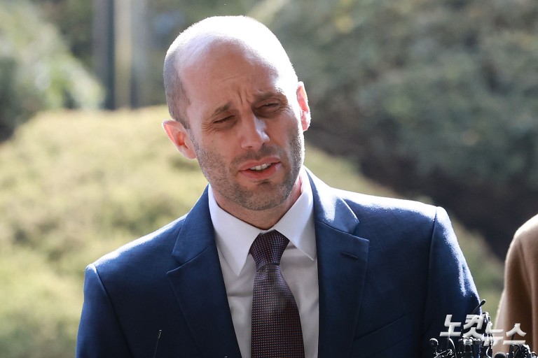 쿠팡 로저스, 경찰 출석…'셀프조사'로 증거인멸 혐의