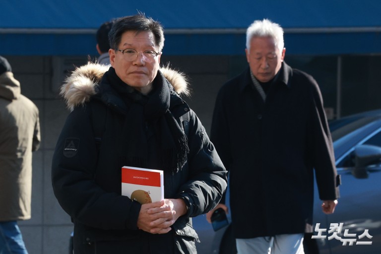 경찰, '위안부 모욕 혐의' 강경 보수단체 대표 피의자 소환