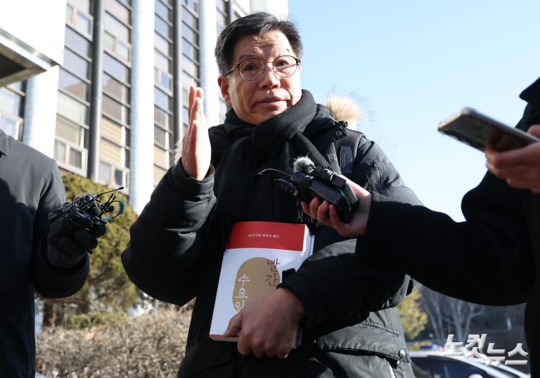 경찰, '위안부 모욕 혐의' 강경 보수단체 대표 피의자 소환