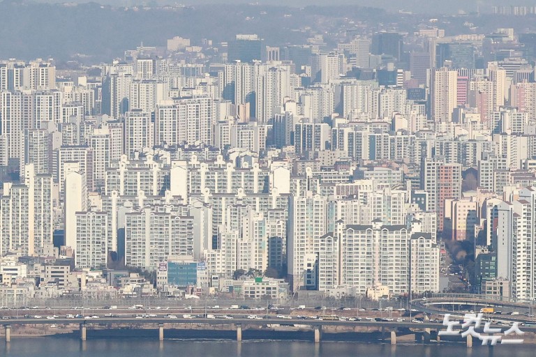李, 부동산과의 전쟁...연일 다주택자 압박