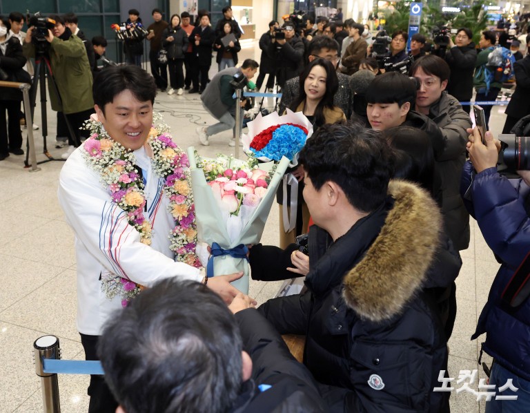김상겸, 올림픽 은메달 들고 귀국