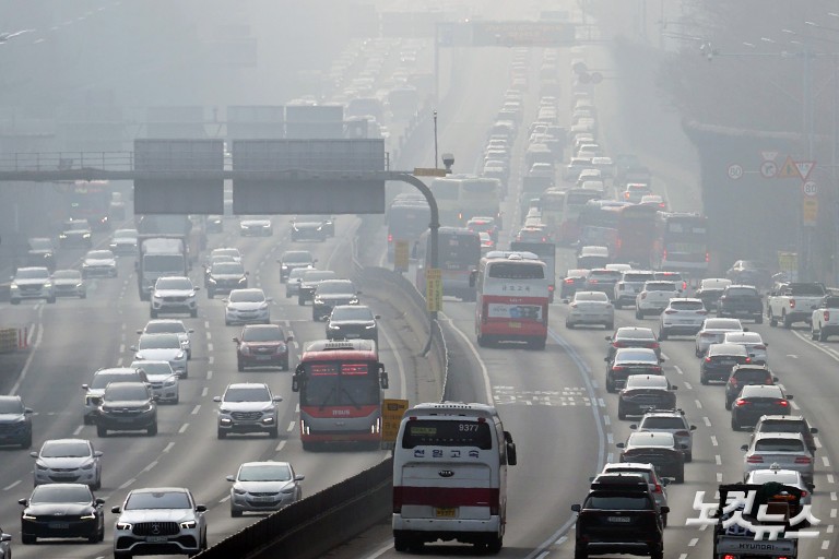 설 연휴 시작, 정체 시작된 고속도로