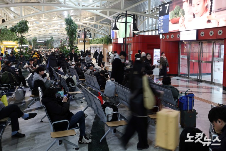 귀성객으로 붐비는 고속버스터미널