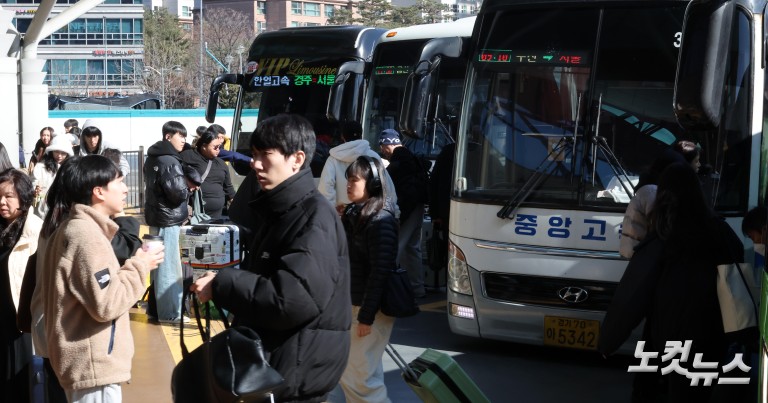 귀경객 몰린 고속버스터미널