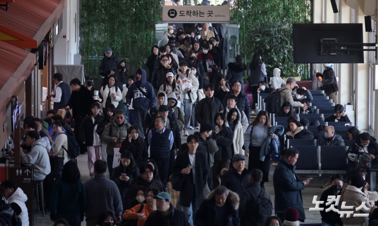 귀경객 몰린 고속버스터미널