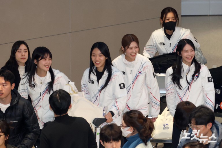 밀라노동계올림픽 선수단 귀국