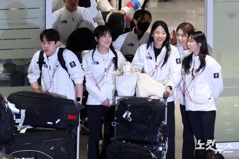 밀라노동계올림픽 선수단 귀국