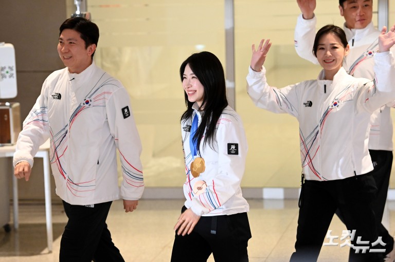 밀라노동계올림픽 선수단 귀국