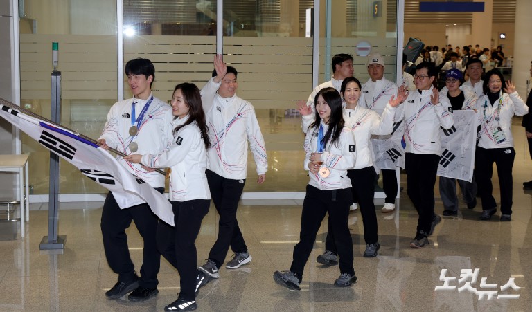 밀라노동계올림픽 선수단 귀국