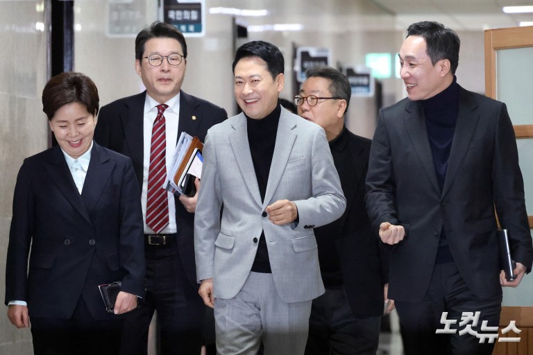 국민의힘 최고위원회의, 송언석 원내대표는 불참