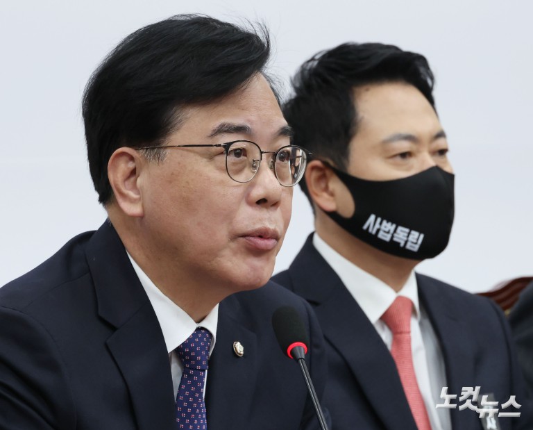 검정마스크 쓴 국민의힘