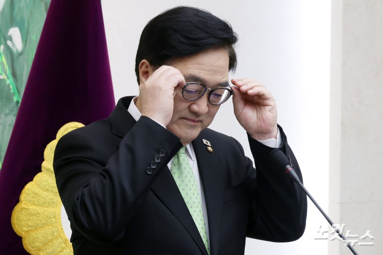 우원식 국회의장, 개헌 관련 긴급 기자회견