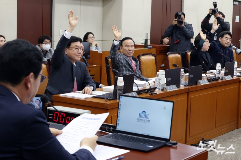중수청 설치법, 행안위 전체회의 통과