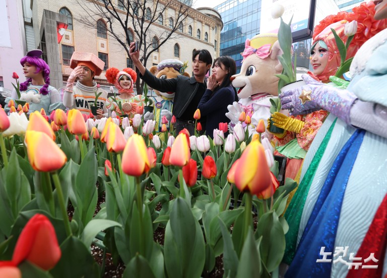 명동에서 미리 만나는 '에버랜드 튤립축제'