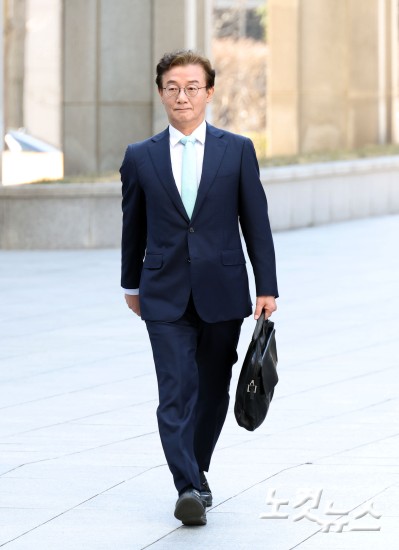 '통일교 금품 수수 의혹' 전재수, 합수본 첫 출석