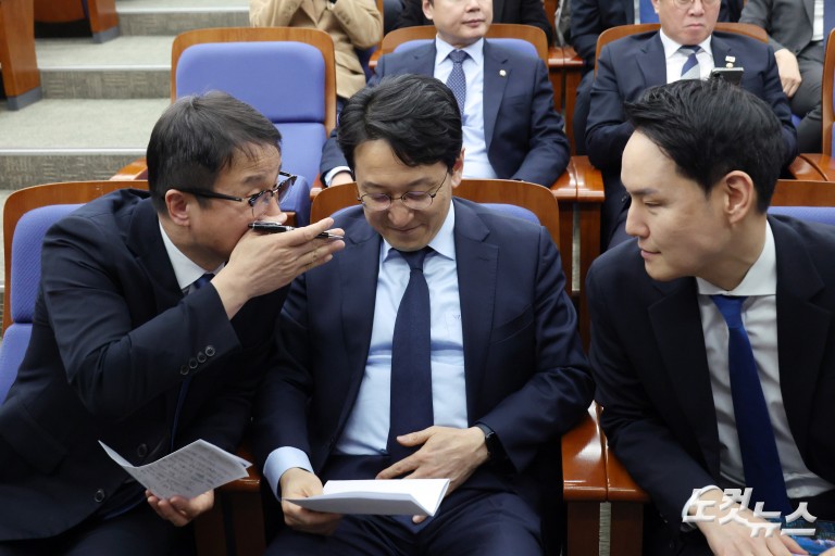 더불어민주당 의원총회