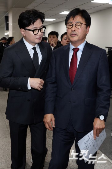 김종혁 전 최고위원 기자회견 참석한 한동훈-배현진